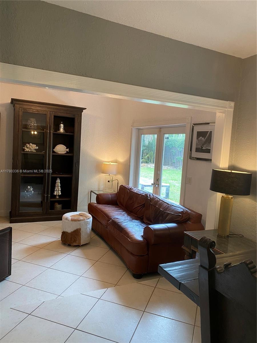 ESTONIA SUB - Residential Lease