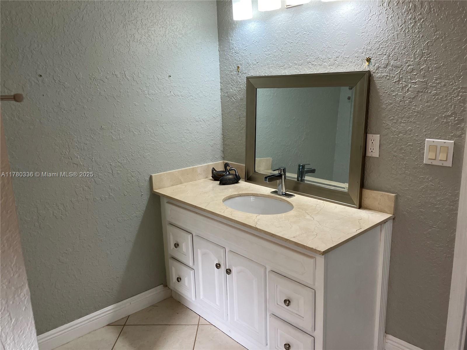 ESTONIA SUB - Residential Lease