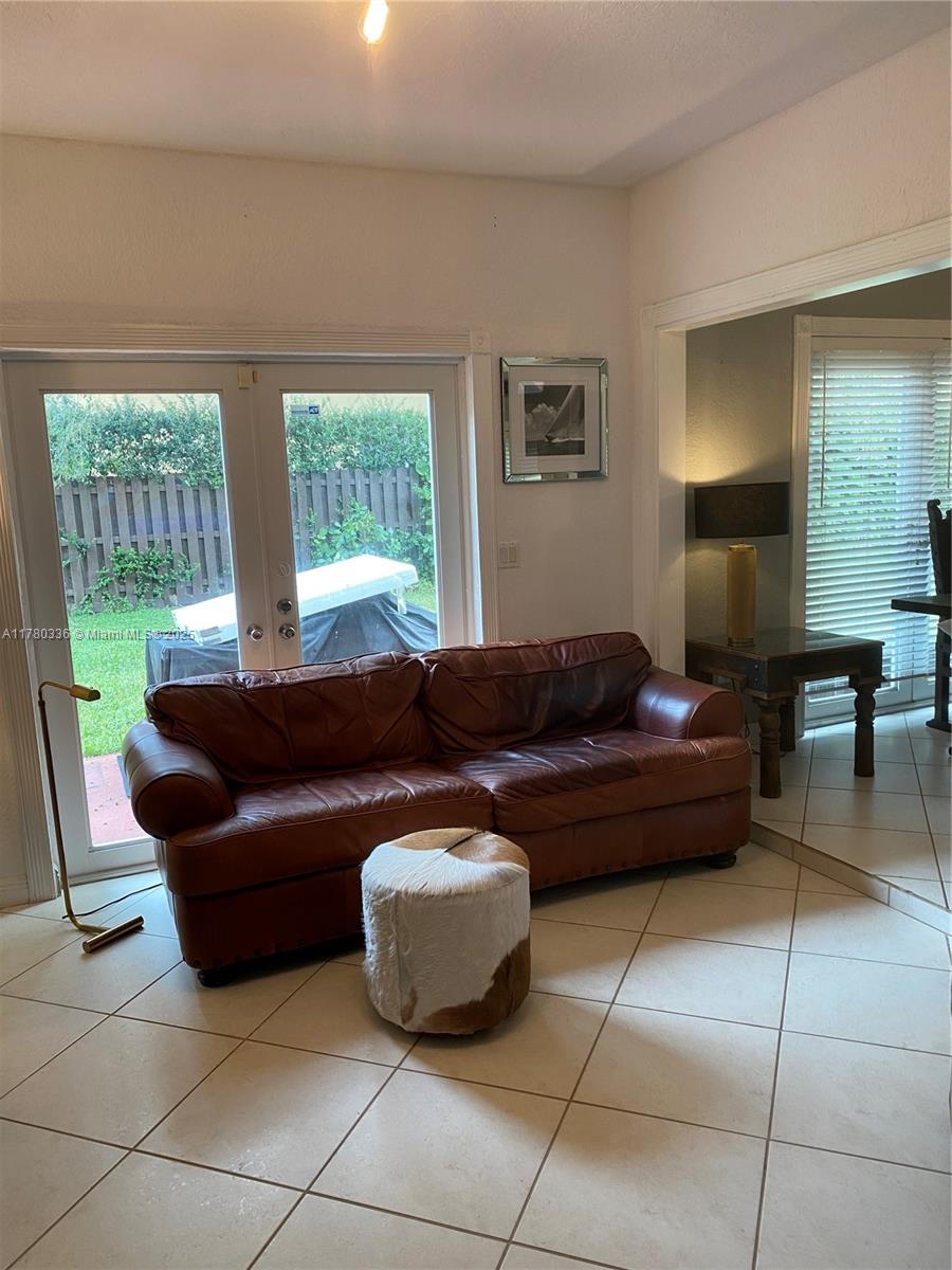 ESTONIA SUB - Residential Lease