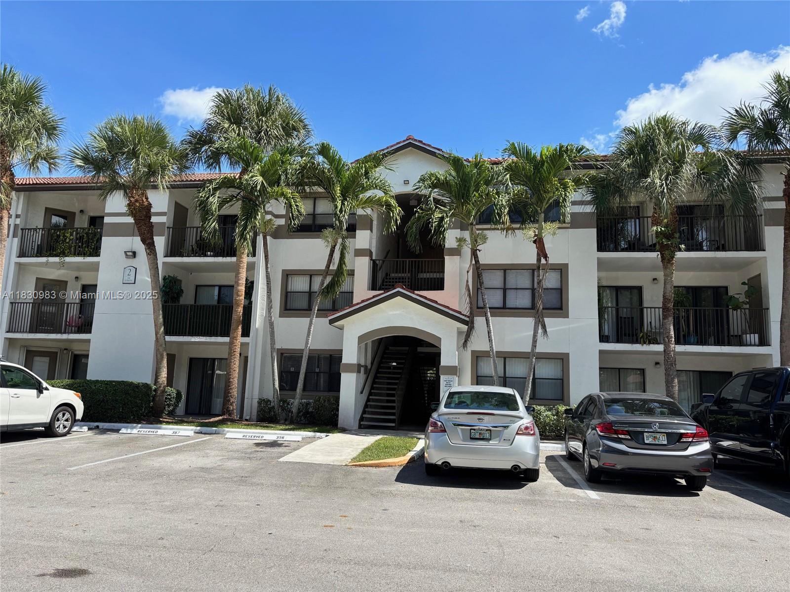SPACIOUS 1 BEDROOM, 1 BATH CONDO ON 3rd FLOOR. LAMINATE FLOORING. WASHER AND DRYER IN UNIT. ACCESS TO COVERED PATIO FROM LIVING ROOM AND MASTER BEDROOM. COMMUNITY OFFERS MANY AMENITIES: 2 POOLS, FITNESS CENTER, TENNIS, CLUBHOUSE AND MUCH MORE. CENTRALLY LOCATED. CLOSE TO SHOPPING, DINNING, ENTERTAINMENT. MINUTES TO MAJOR ROADS, AIRPORT AND BEACH.