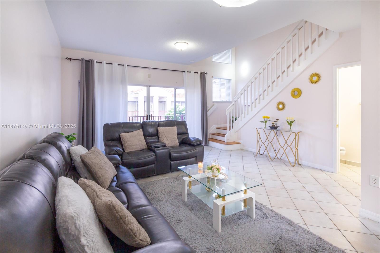 VILLAS AT THE HAMMOCKS CO - Residential