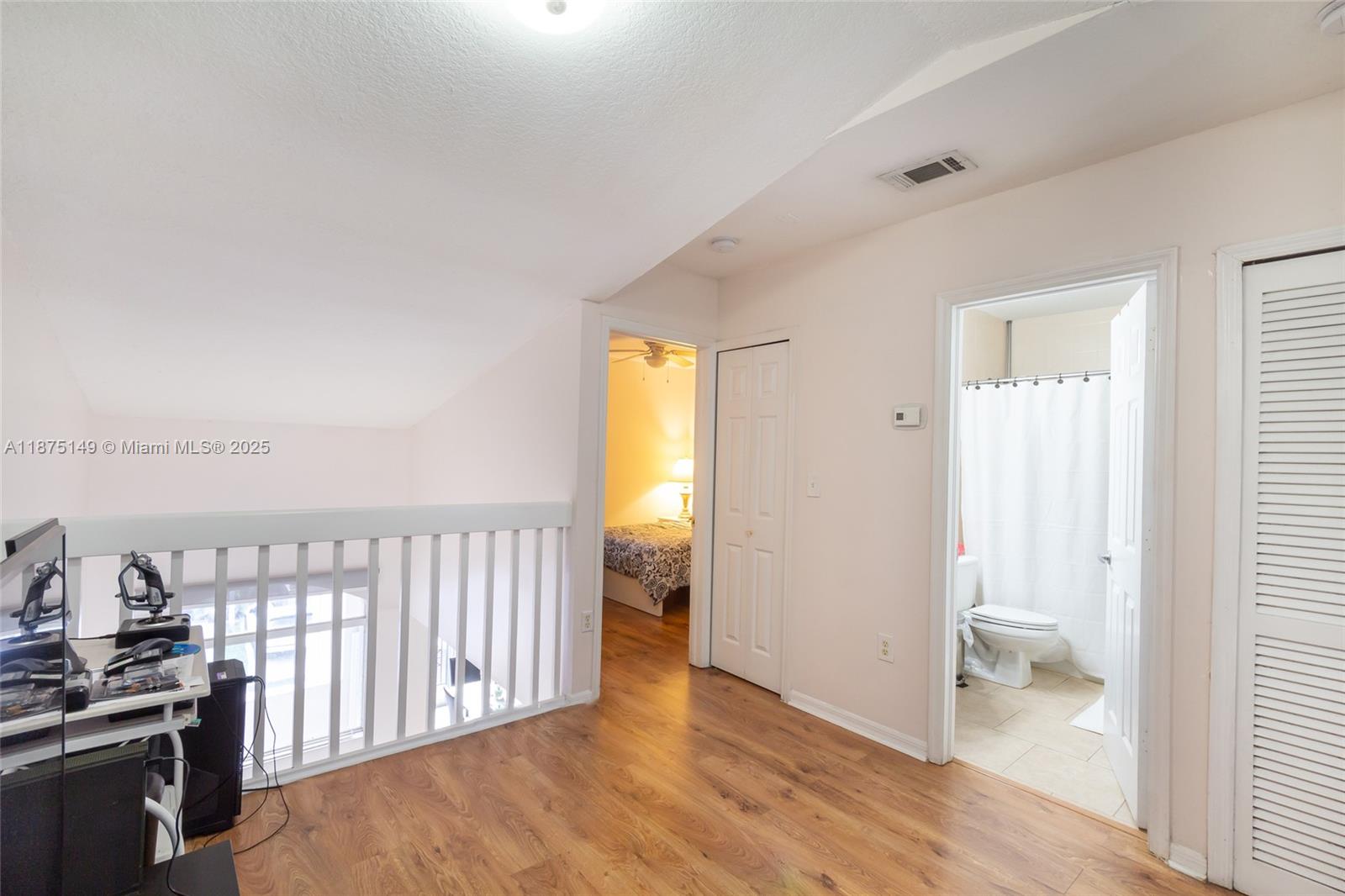 VILLAS AT THE HAMMOCKS CO - Residential