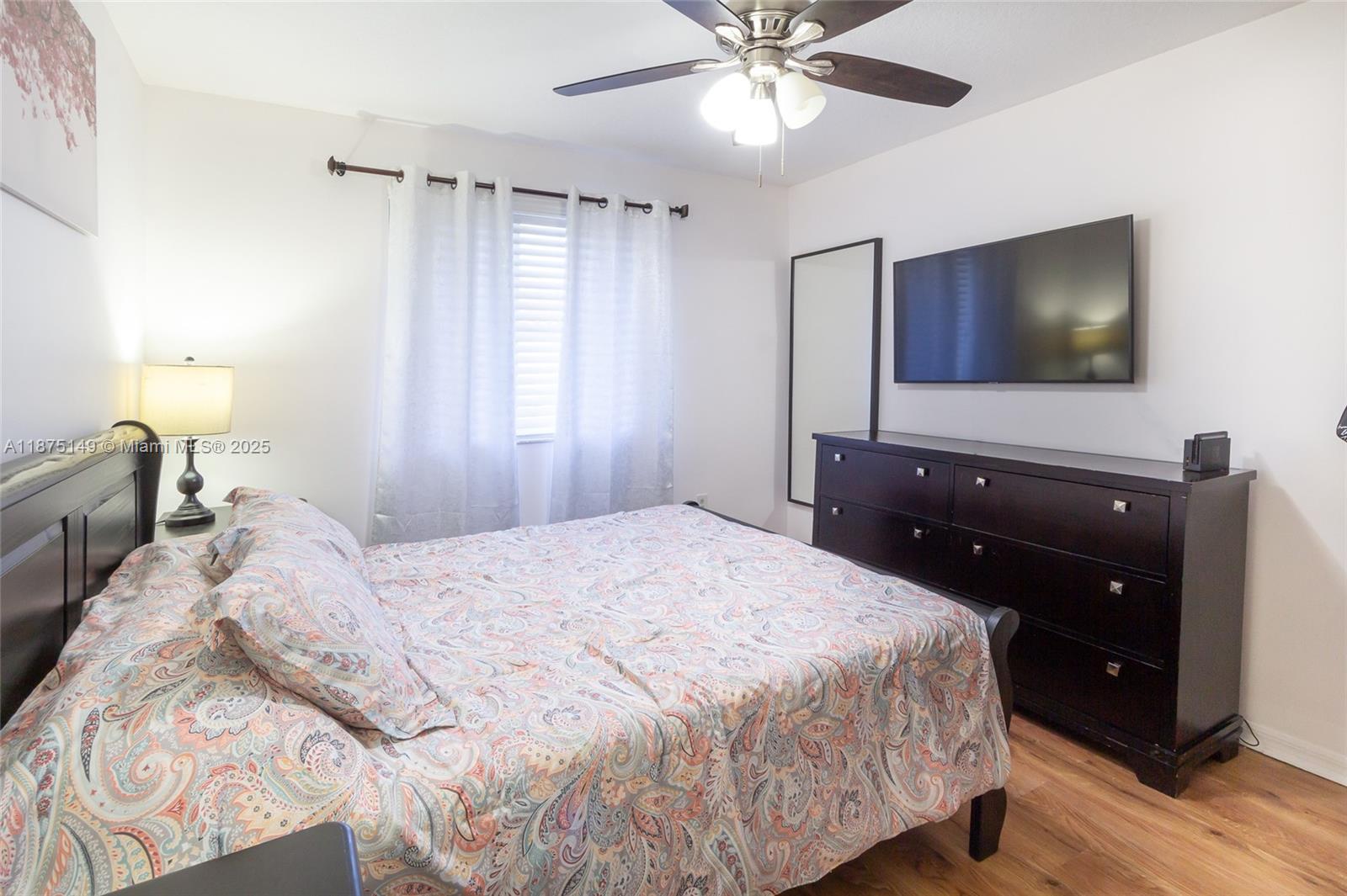 VILLAS AT THE HAMMOCKS CO - Residential