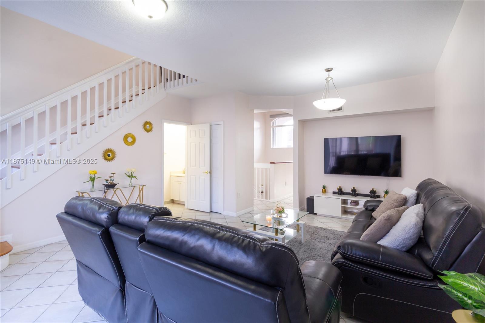 VILLAS AT THE HAMMOCKS CO - Residential