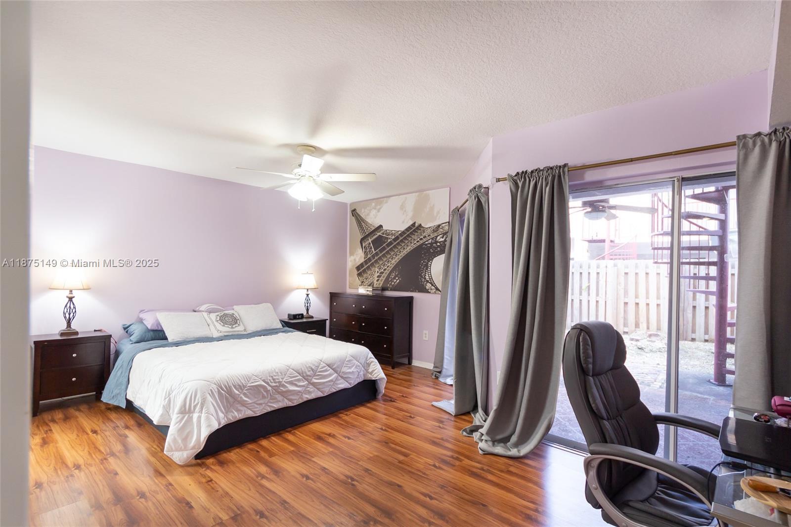 VILLAS AT THE HAMMOCKS CO - Residential