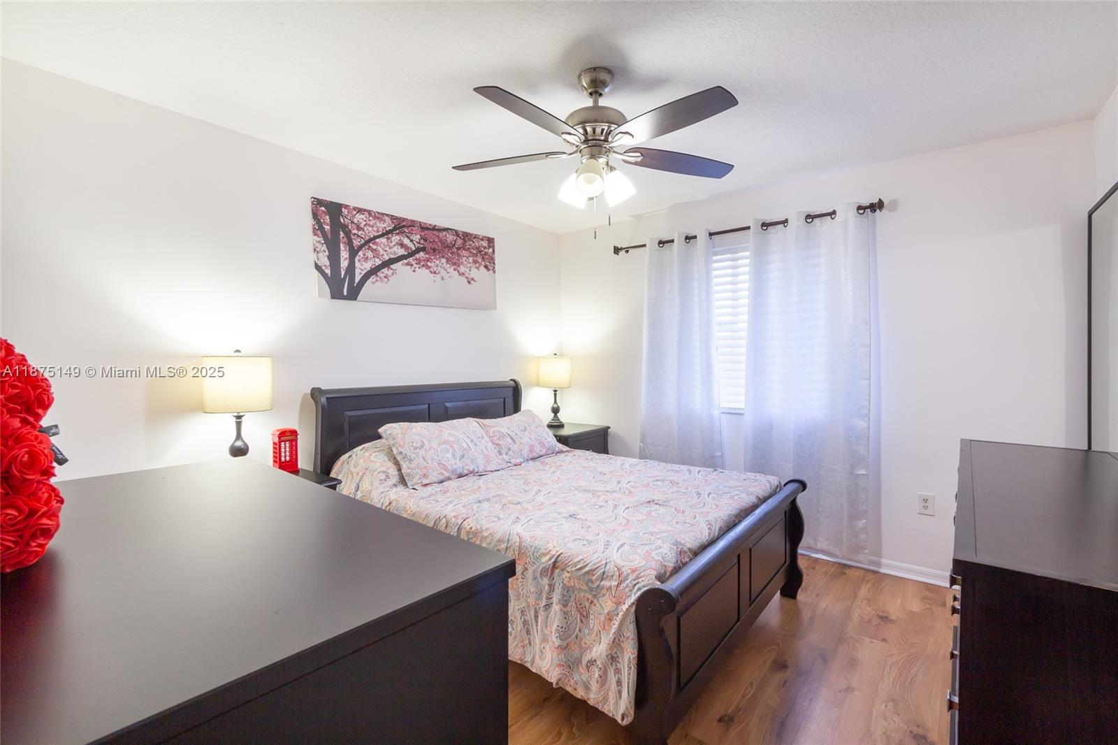 VILLAS AT THE HAMMOCKS CO - Residential