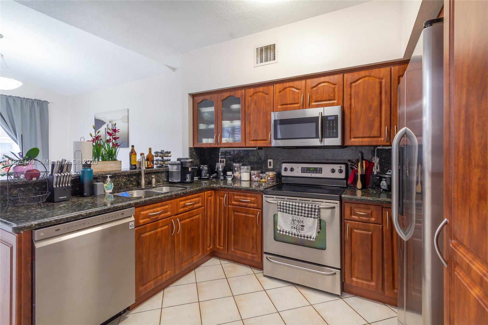 VILLAS AT THE HAMMOCKS CO - Residential