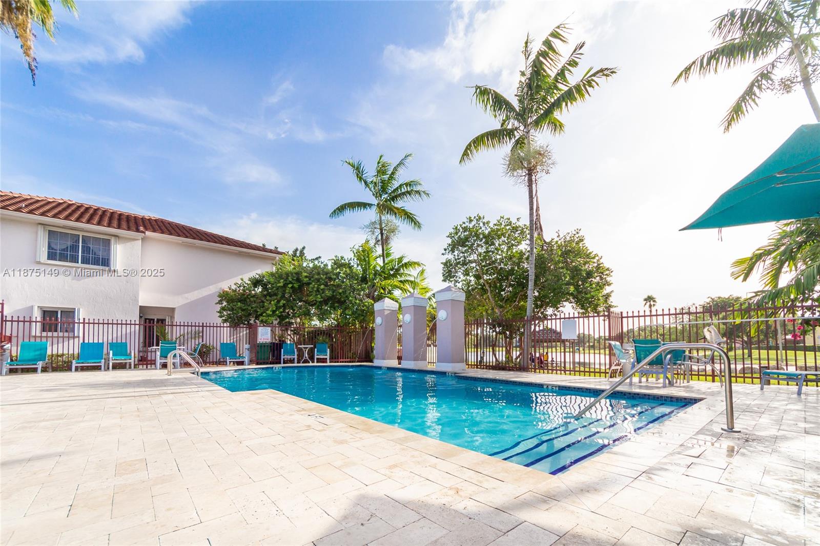 VILLAS AT THE HAMMOCKS CO - Residential