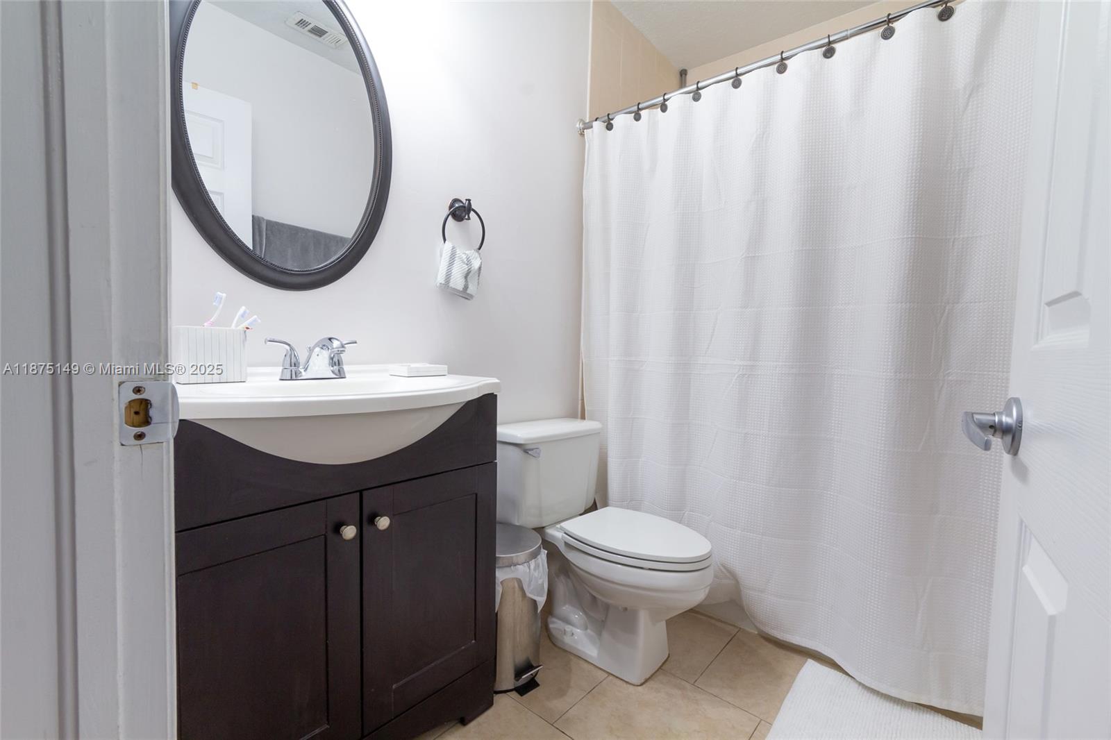 VILLAS AT THE HAMMOCKS CO - Residential