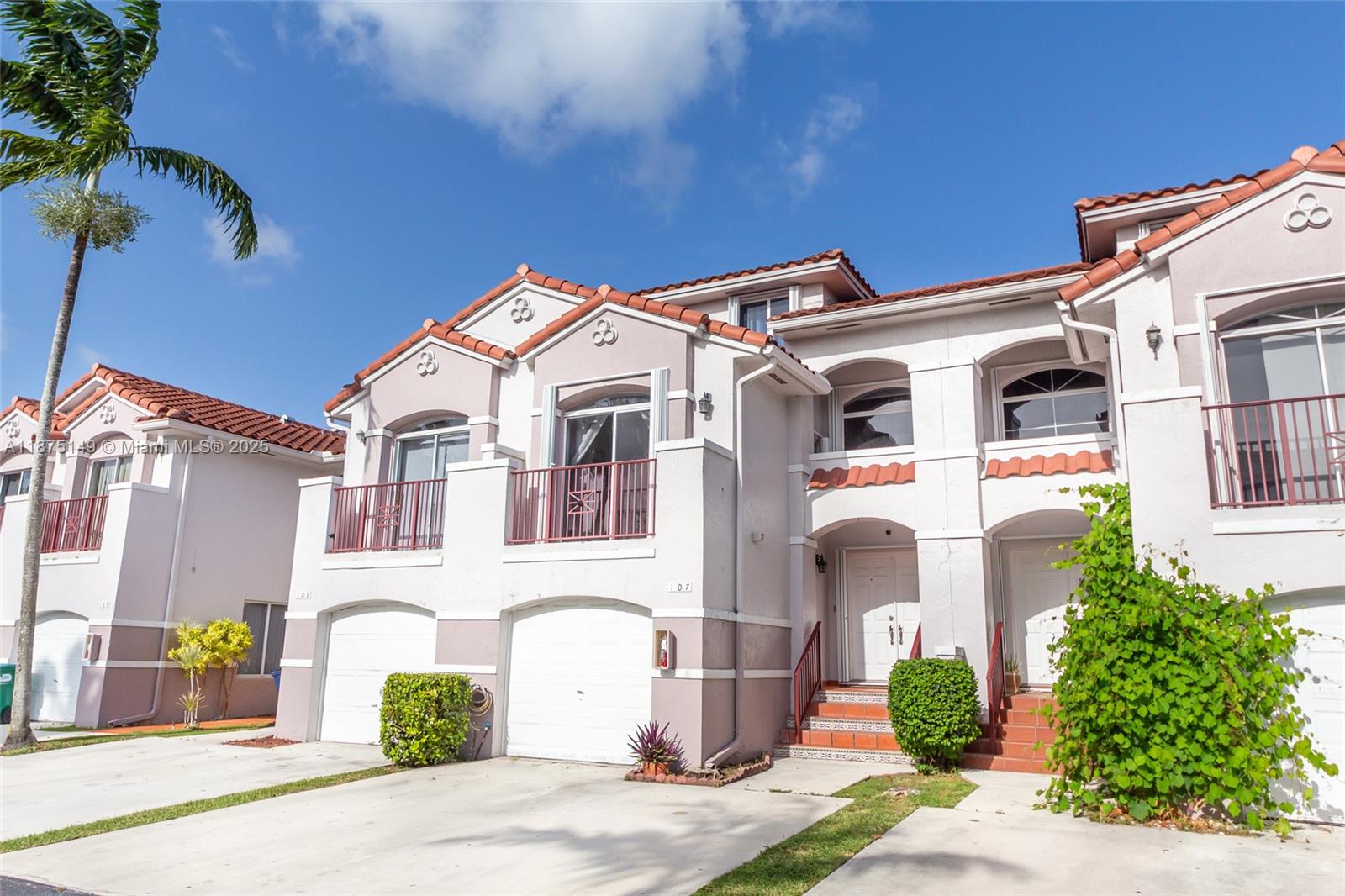 VILLAS AT THE HAMMOCKS CO - Residential