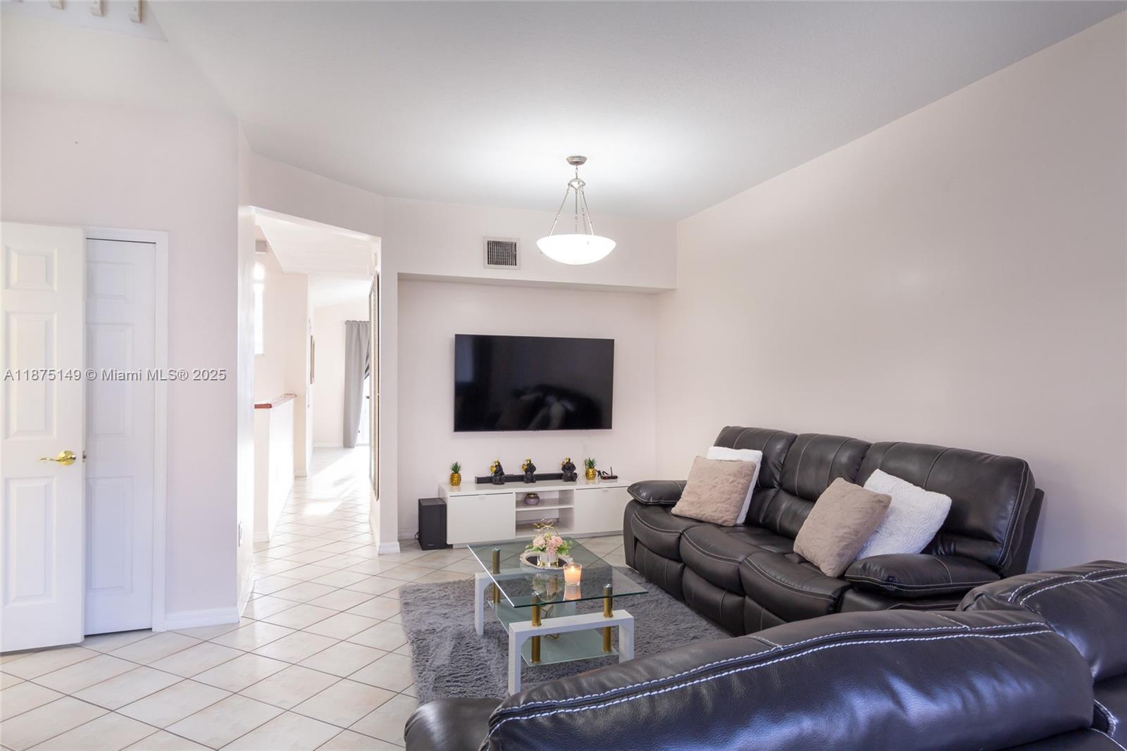 VILLAS AT THE HAMMOCKS CO - Residential