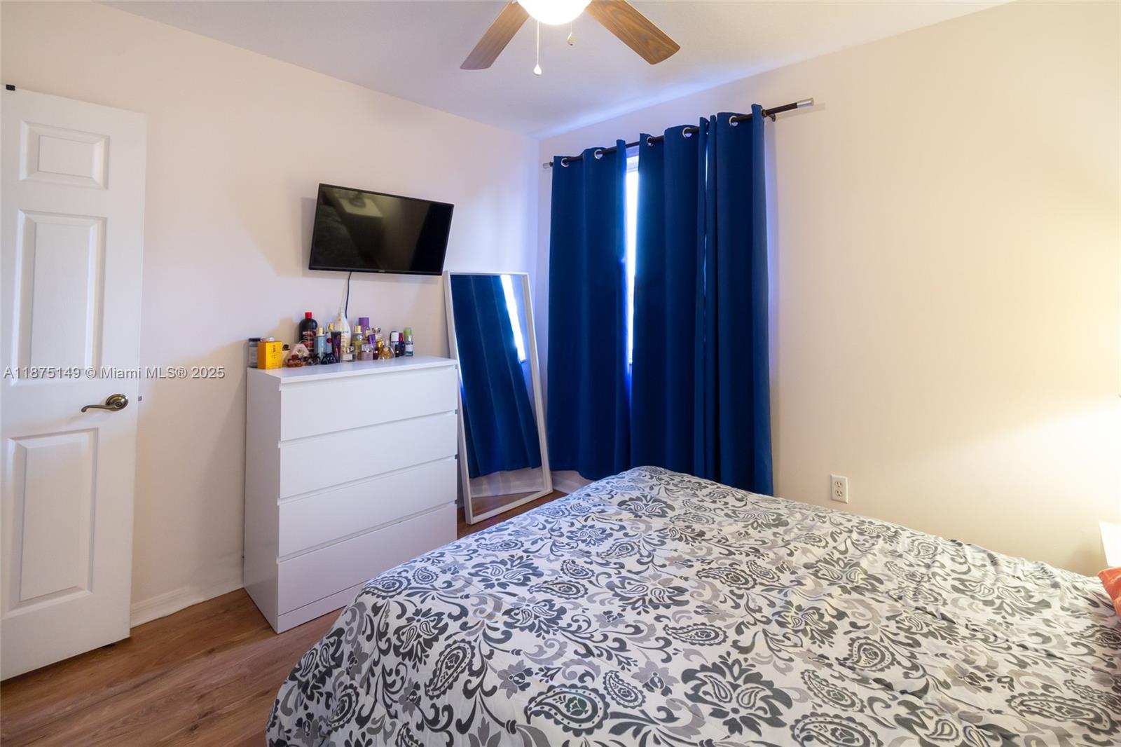 VILLAS AT THE HAMMOCKS CO - Residential