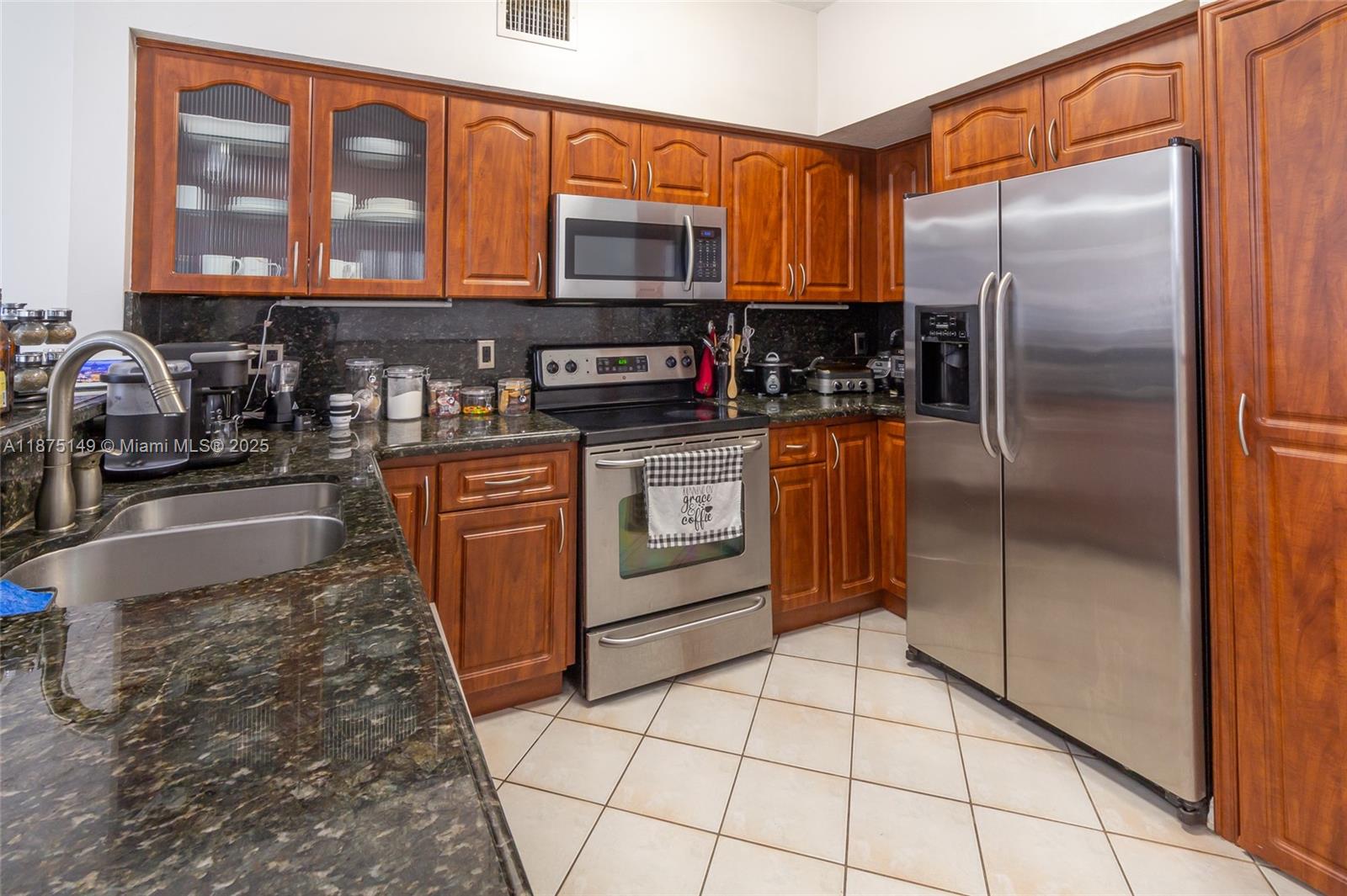 VILLAS AT THE HAMMOCKS CO - Residential