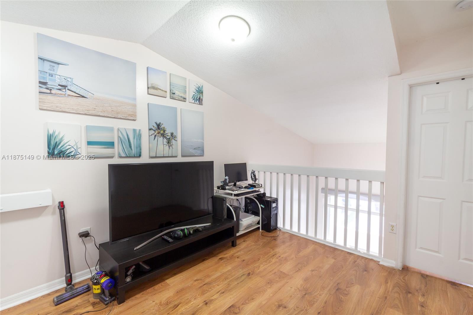 VILLAS AT THE HAMMOCKS CO - Residential