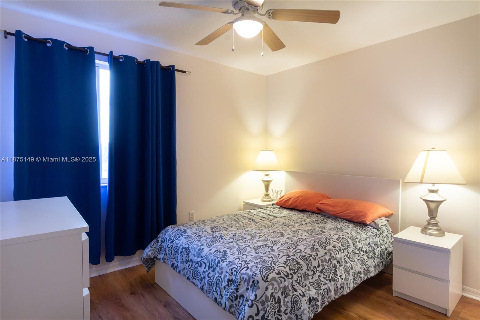 VILLAS AT THE HAMMOCKS CO - Residential