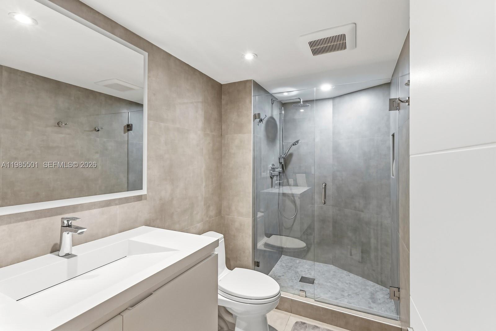 TOWERS OF KEY BISCAYNE CO - Residential Lease