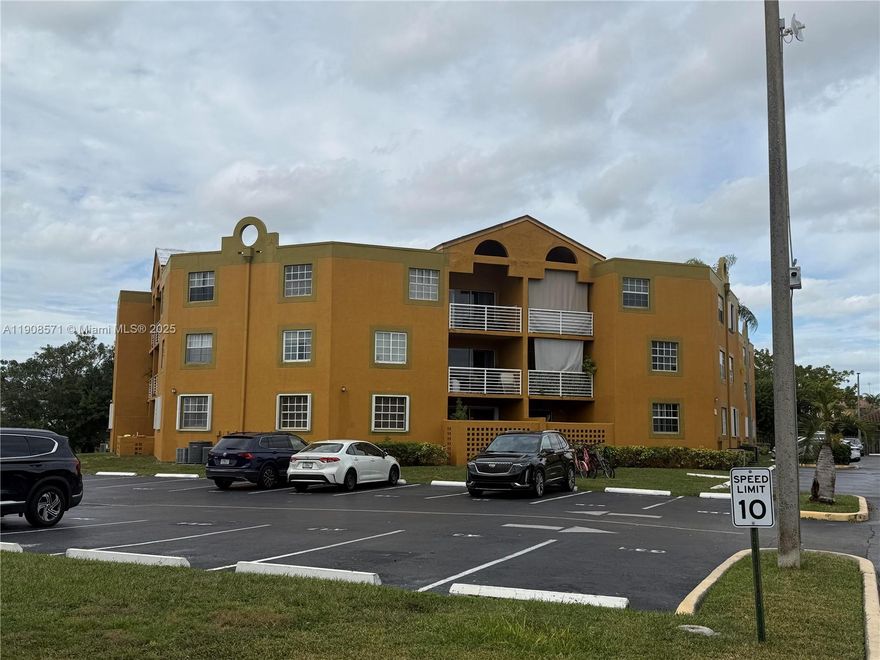 Condo in Fontainebleau at Soleil at Fontainebleau. 2 Beds, 1 bath, complex has community pool, gym, and tennis court. The building color will be change.
Currently tenant occupied. NO LOW Balls Offer Please.