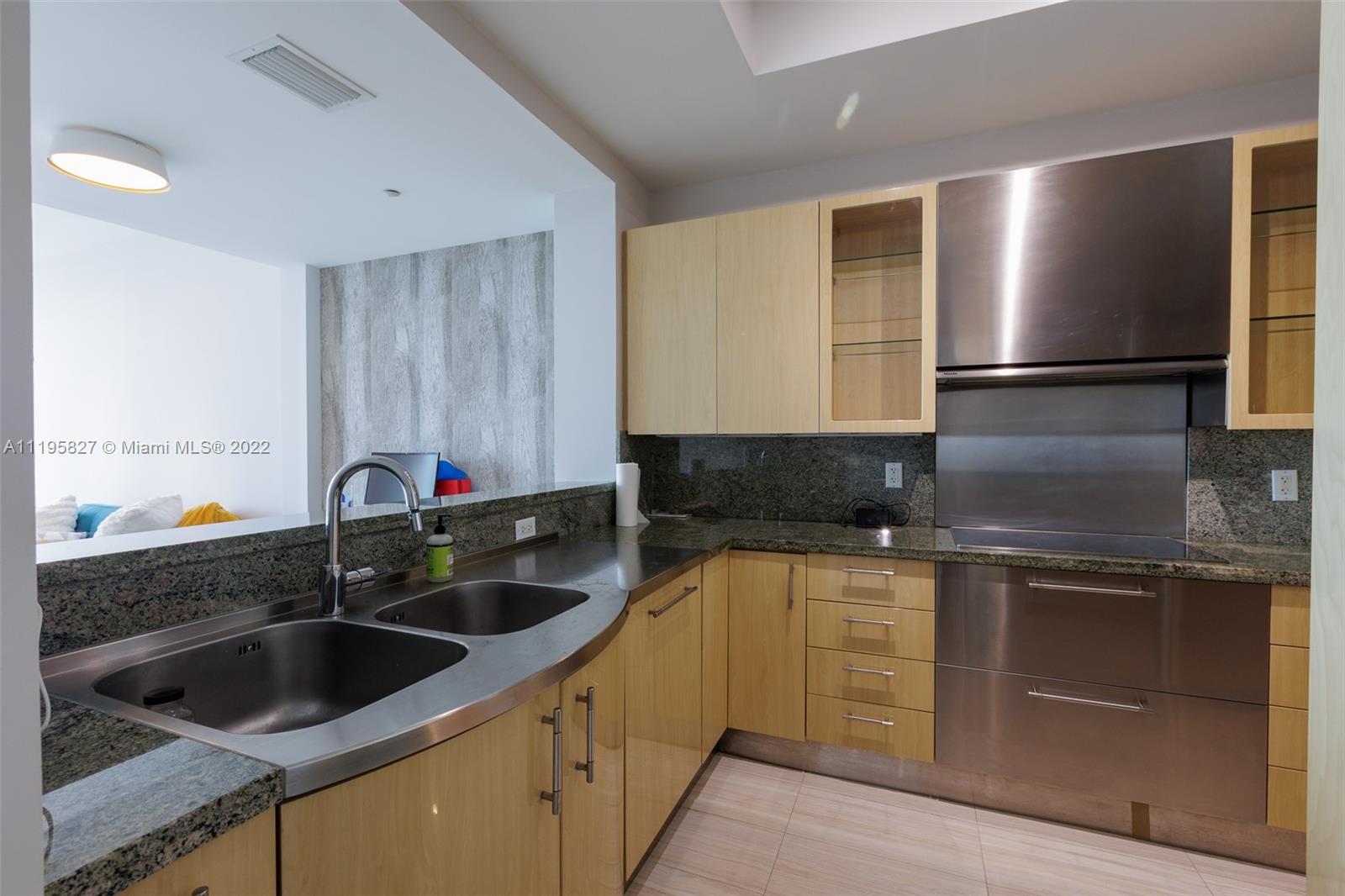 CONTINUUM ON SOUTH BEACH - Residential