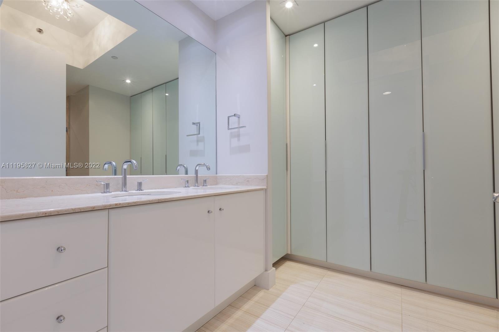 CONTINUUM ON SOUTH BEACH - Residential