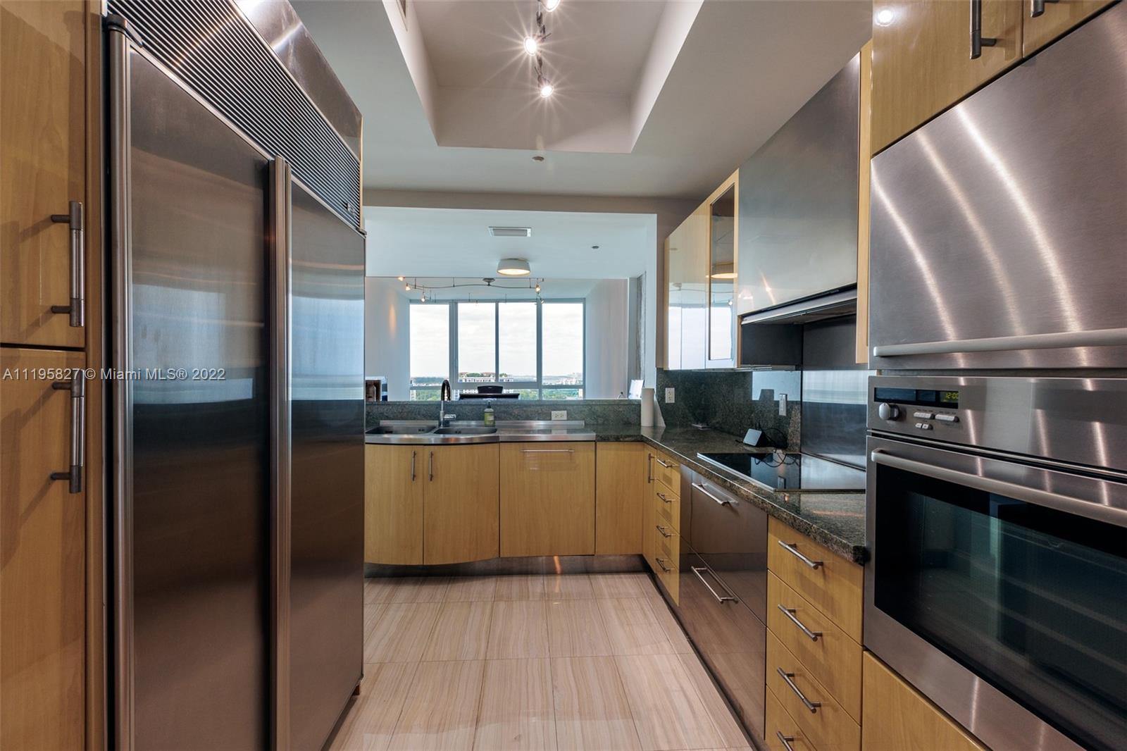 CONTINUUM ON SOUTH BEACH - Residential