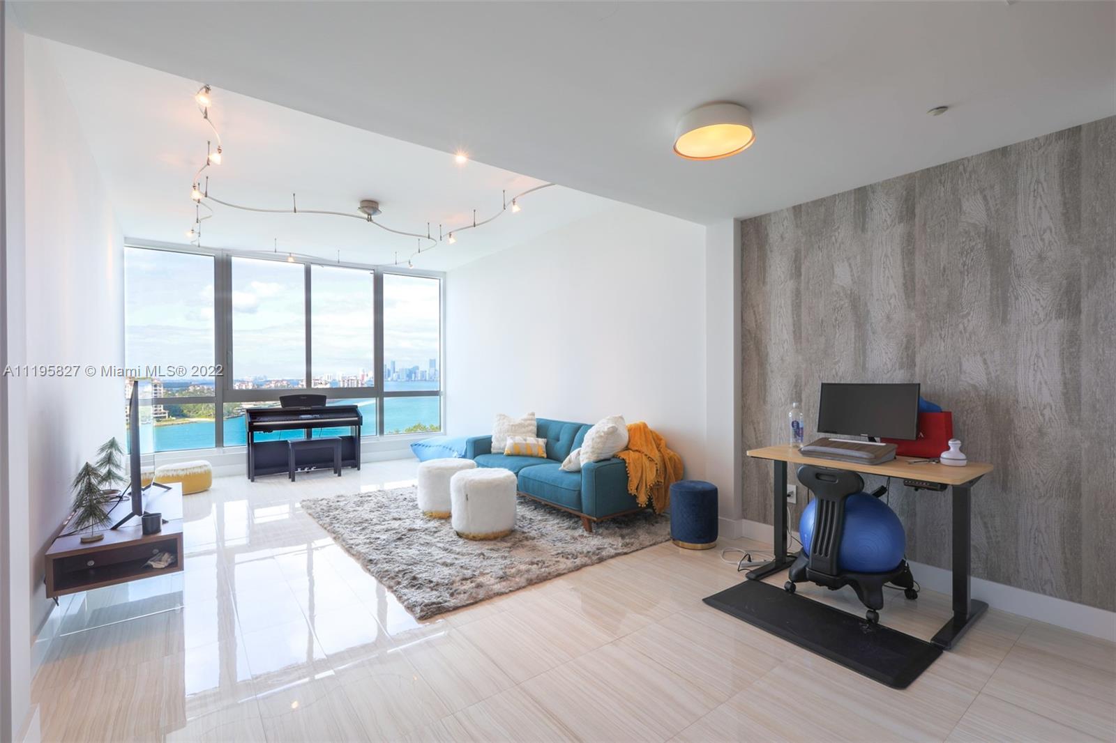 CONTINUUM ON SOUTH BEACH - Residential