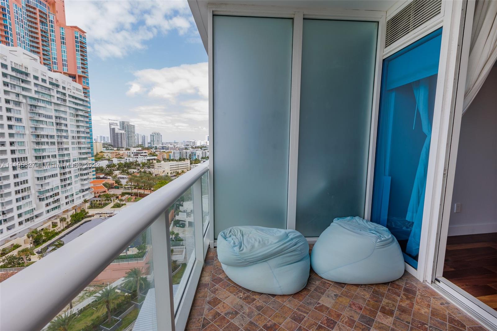 CONTINUUM ON SOUTH BEACH - Residential