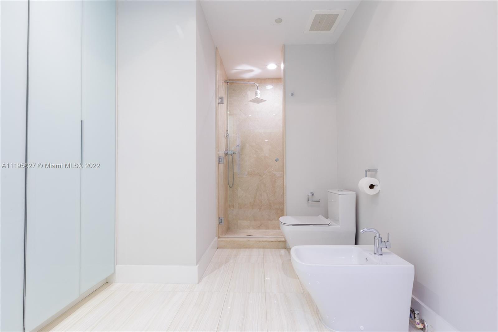 CONTINUUM ON SOUTH BEACH - Residential