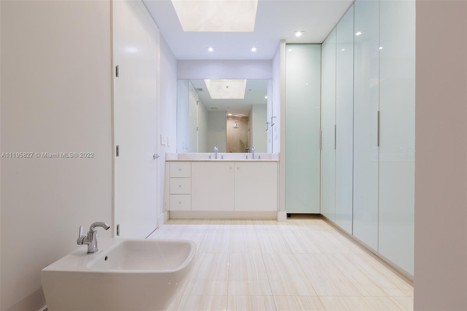 CONTINUUM ON SOUTH BEACH - Residential