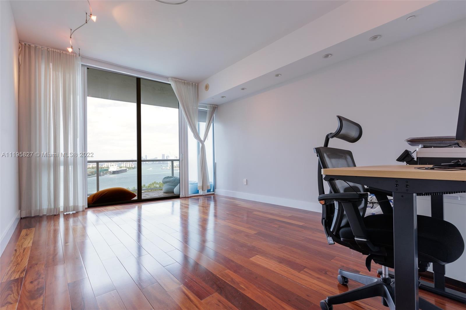 CONTINUUM ON SOUTH BEACH - Residential