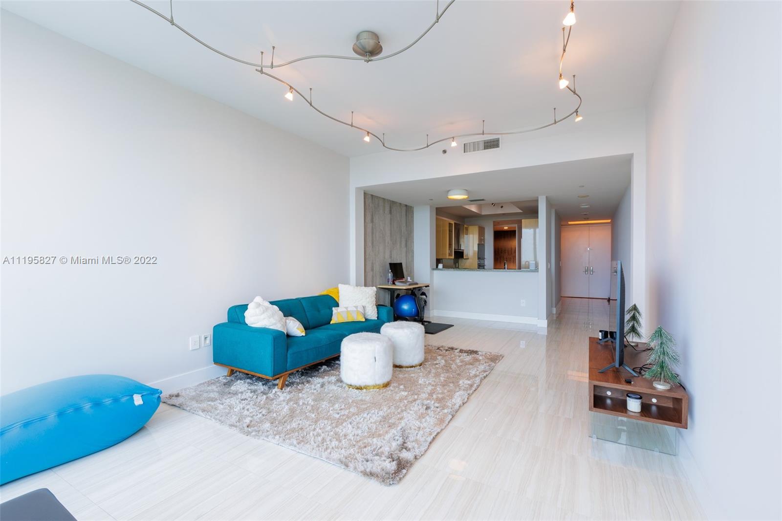 CONTINUUM ON SOUTH BEACH - Residential