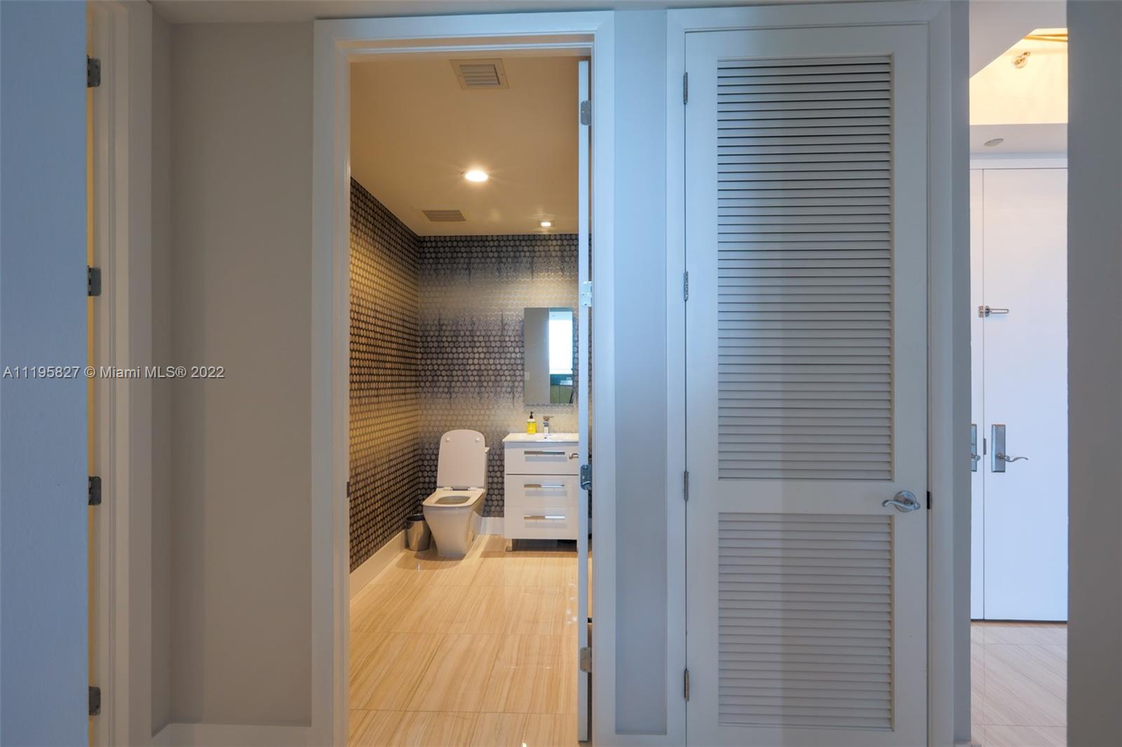 CONTINUUM ON SOUTH BEACH - Residential