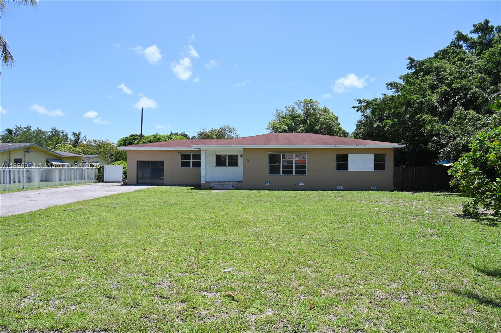 Located in the heart of Biscayne Gardens, Miami, this 3-bedroom, 2-bathroom home sits on a rare 35,000+ sq ft lot, offering incredible potential for renovation, expansion, or new construction. The property needs work but provides a great opportunity for investors, contractors, or end-users looking to create a custom residence on a spacious lot.
Enjoy the peaceful, suburban feel of Biscayne Gardens while being just minutes from I-95, Miami Shores, Barry University, and North Miami Beach. Close to major retail centers, dining, parks, and less than 20 minutes to the beach and Miami International Airport.
No HOA. Sold AS-IS. Cash only.
