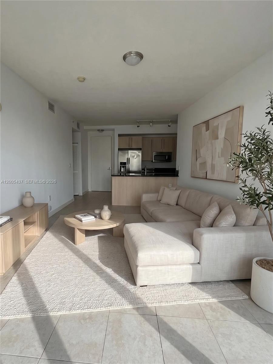 1111 SW 1st Ave 2124-N