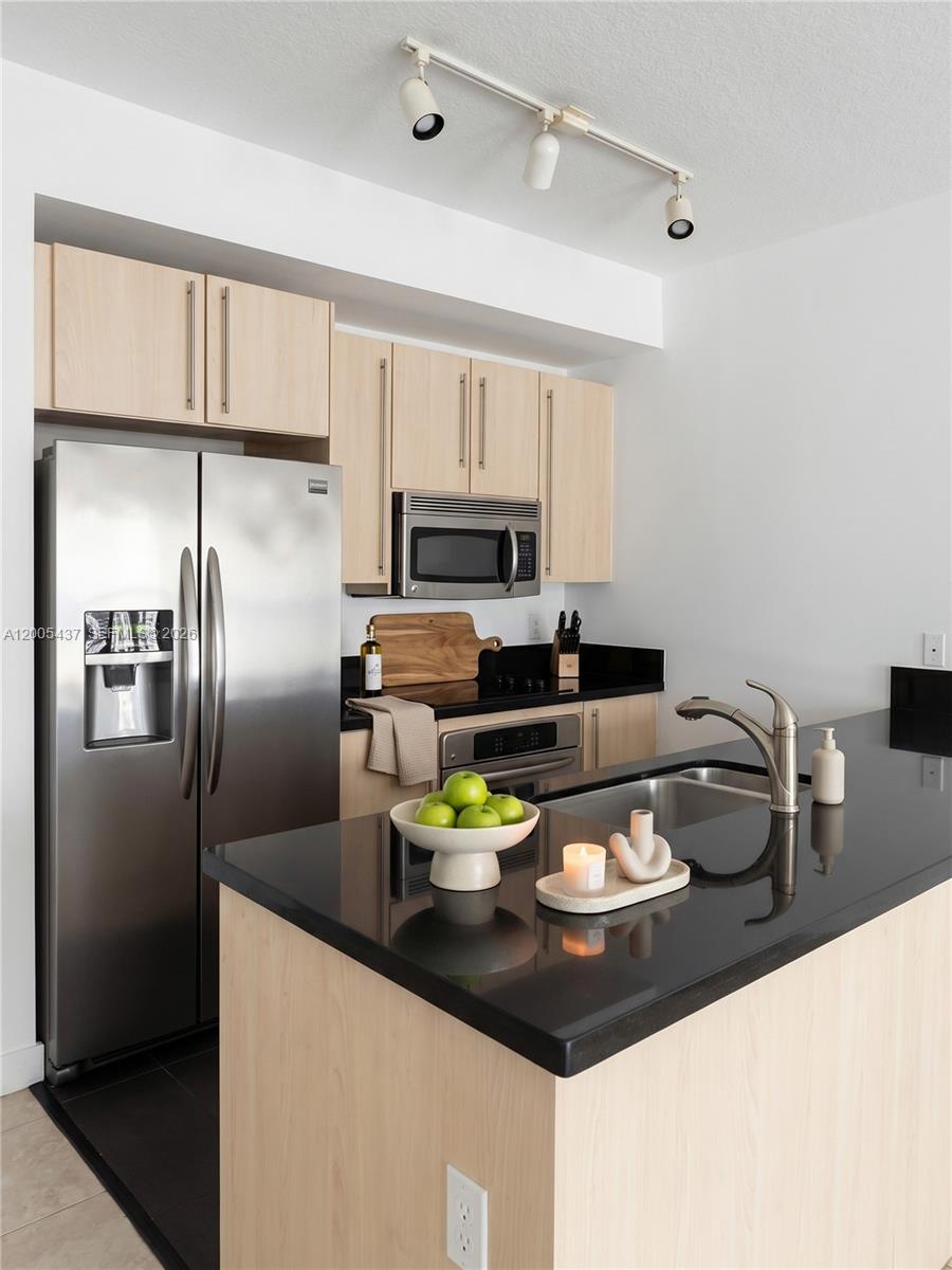 1111 SW 1st Ave 2124-N