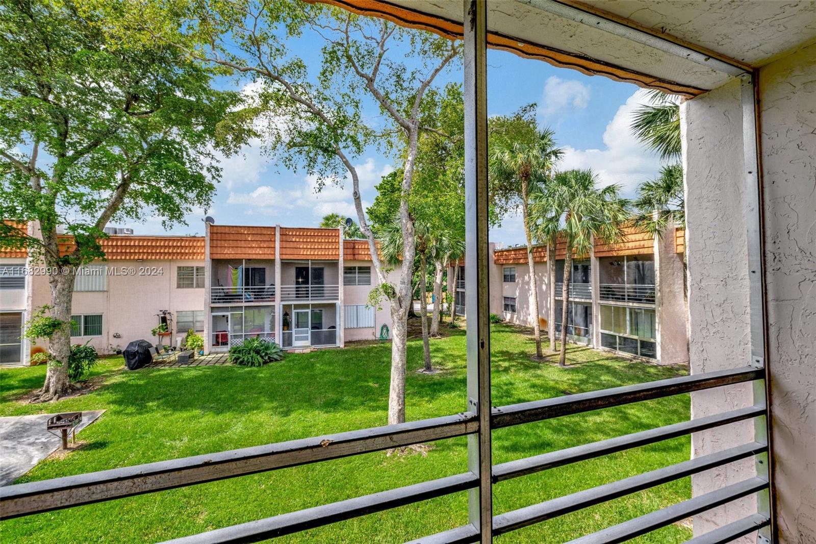 COUNTRYSIDE CONDO - Residential