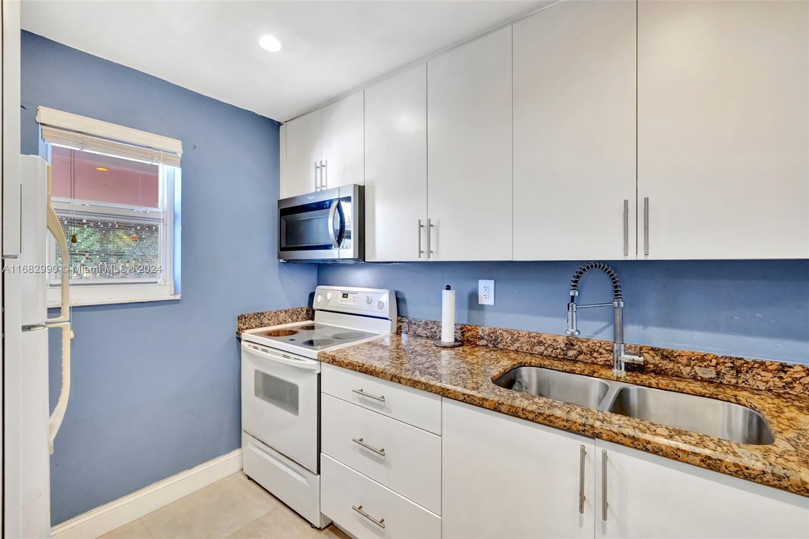 COUNTRYSIDE CONDO - Residential