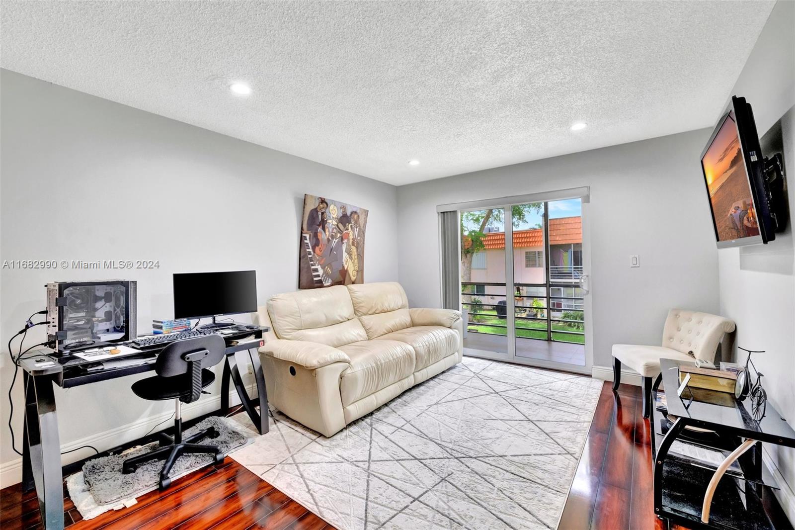 COUNTRYSIDE CONDO - Residential