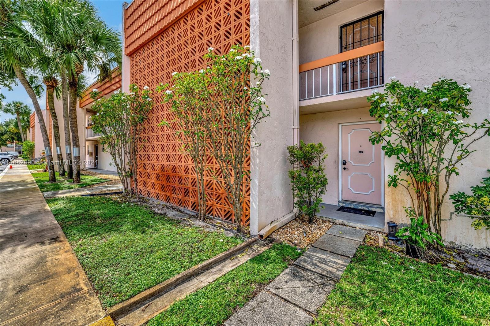 COUNTRYSIDE CONDO - Residential