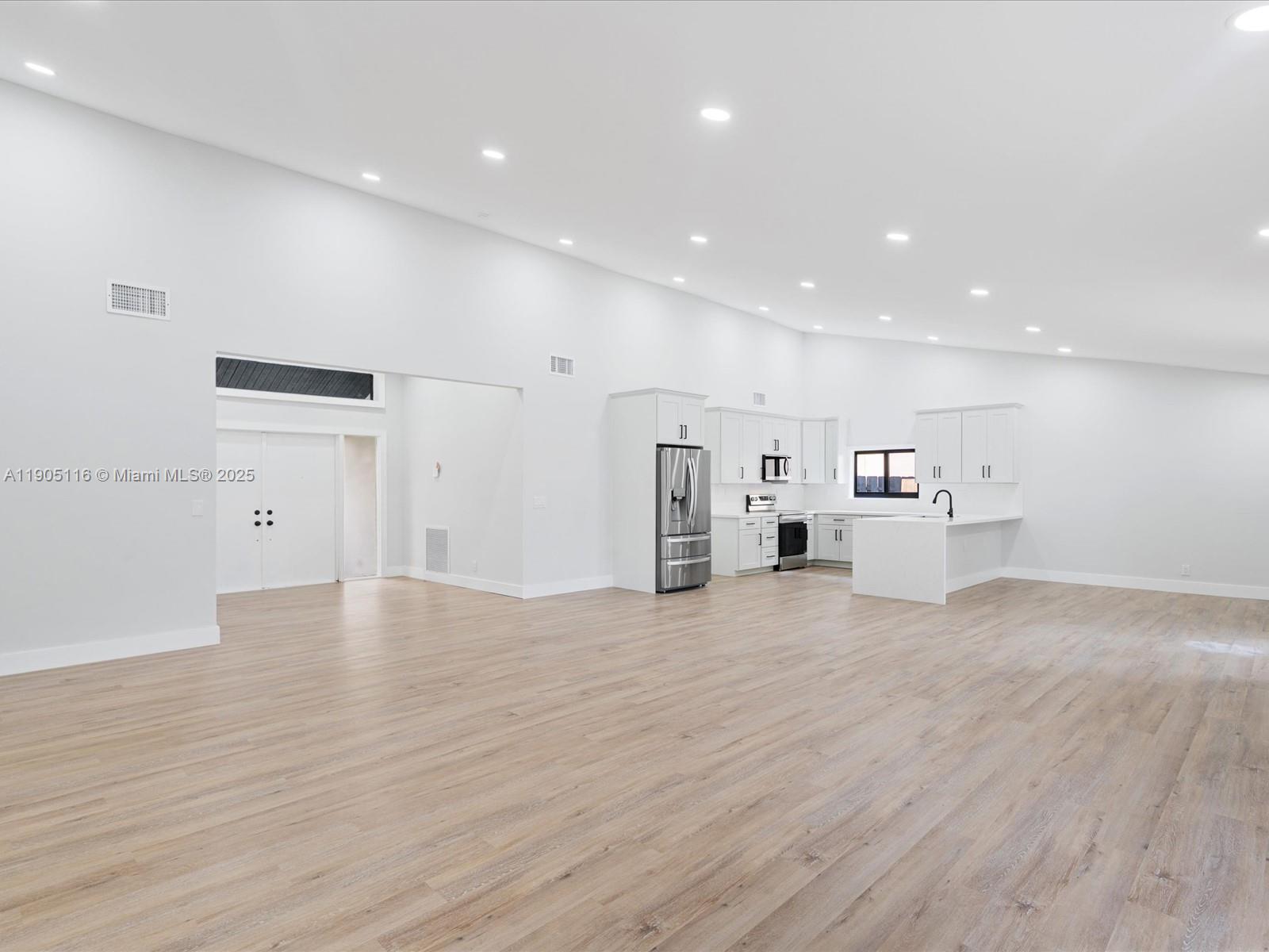 BOULEVARD EAST - Residential