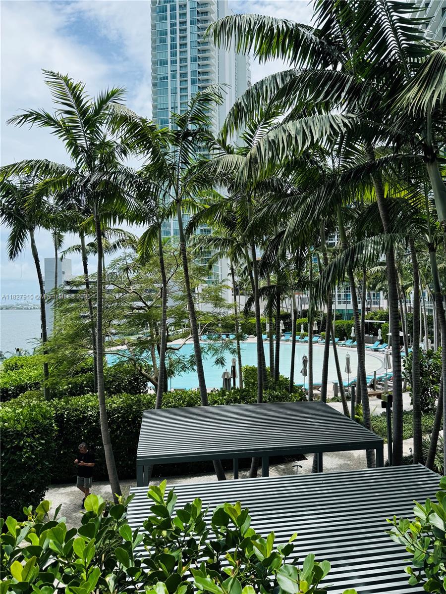Luxury Miami Hi-Rise gorgeous Water view apartment, with beautiful Master Bedroom with a wonderful view, open
private bathroom and a walk in closet, 1 second bedroom, 3 full bathrooms, nice open kitchen. With a cozy balcony
with a gorgeous view of Biscayne Bay. Incredible amenities including Gym, Swimming Pool, Bowling, game rooms,
and many lounges to spend free time. Covered Parking Space and Valet Parking. Great Location.