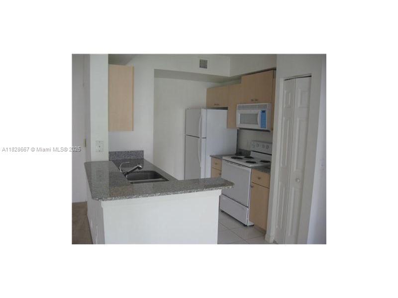 2494 Centergate Dr 103