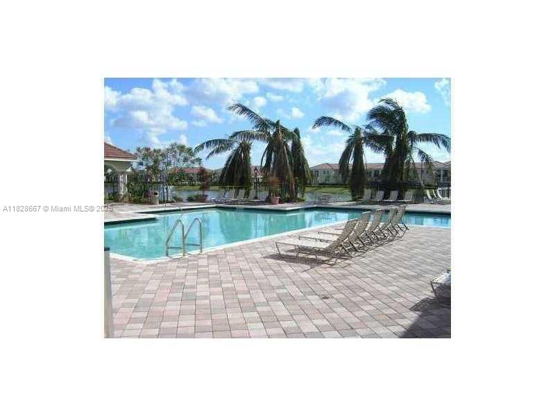 2494 Centergate Dr 103