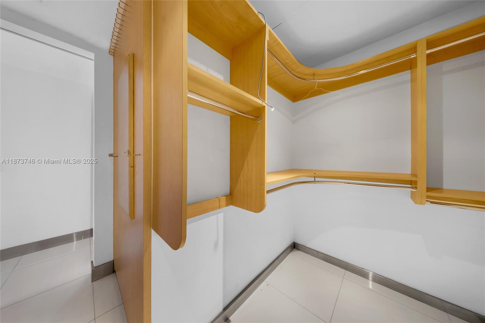 ARTECH RESIDENCES AT AVEN - Residential