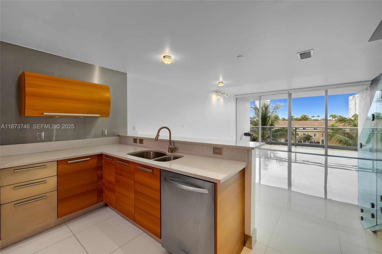 2950 NE 188th St 302