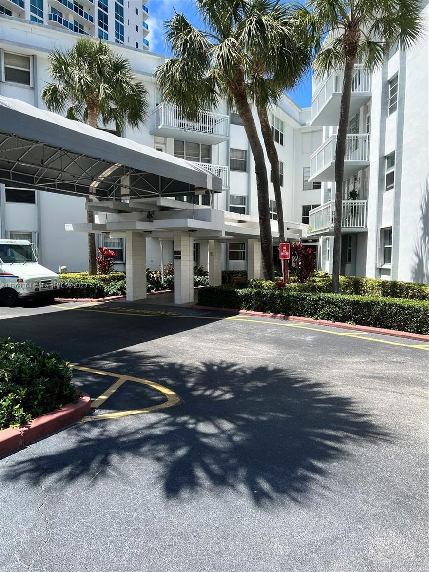 Looking for a condo across the street to the beach  to call home? Look no further than this stunning 1 bedroom, 1 bathroom rental located right across the street from the beautiful beach in Hallandale
 The kitchen is fully equipped with all the appliances you need to cook up your favorite meals, including a refrigerator, stove, oven, and microwave.
But the real standout feature of this unit is its unbeatable location. Situated just steps away from the white sand beaches of Hallandale w/ amazing sun & moon rises. Plus, the building offers plenty of amenities for residents, including Sauna, pool, and outdoor picnic area. This unit is an incredible value for the quality of living you'll enjoy. Don't miss your chance to experience the beachside lifestyle in Hallandale