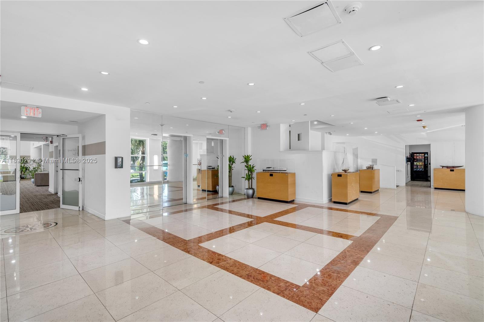 ISLAND POINTE CONDO - Residential