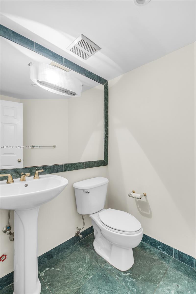 ISLAND POINTE CONDO - Residential