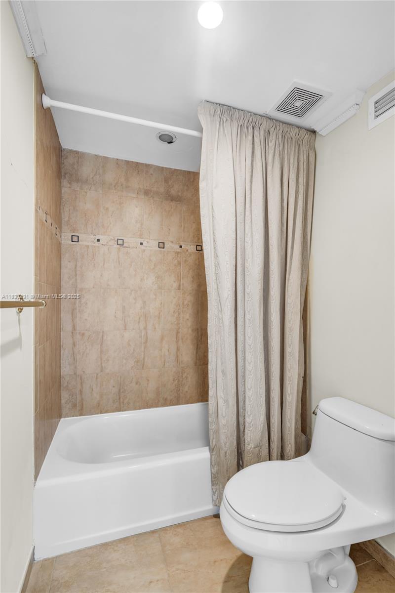 ISLAND POINTE CONDO - Residential