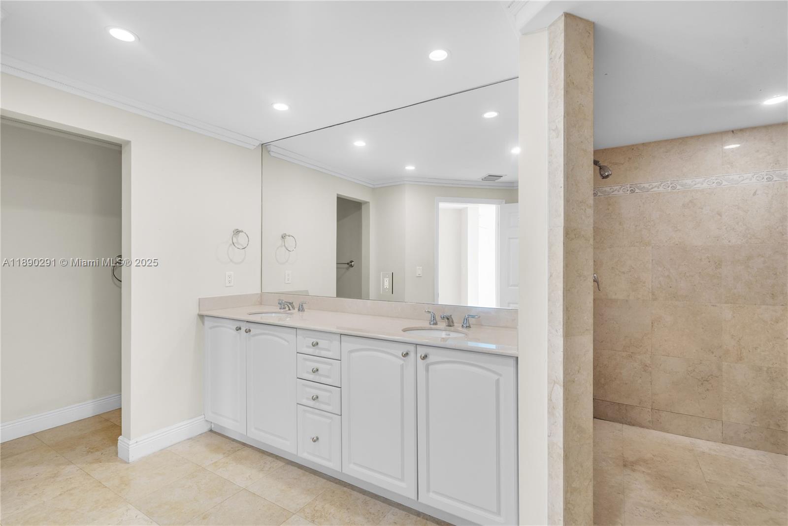 ISLAND POINTE CONDO - Residential