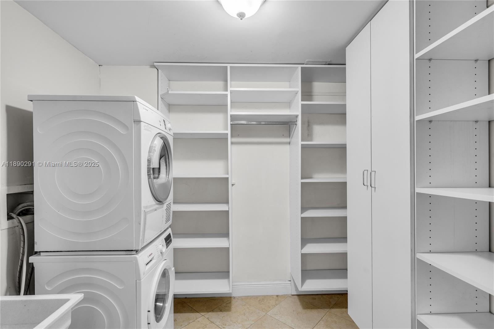 ISLAND POINTE CONDO - Residential